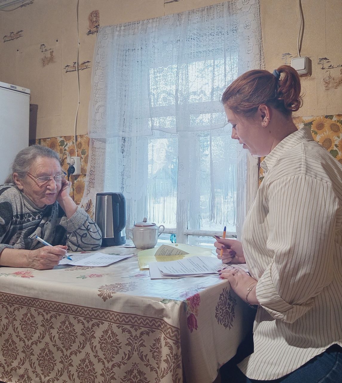 Для преодоления чувства одиночества среди пожилых людей важно создать условия для активного социального взаимодействия и поддержания интереса к жизни.