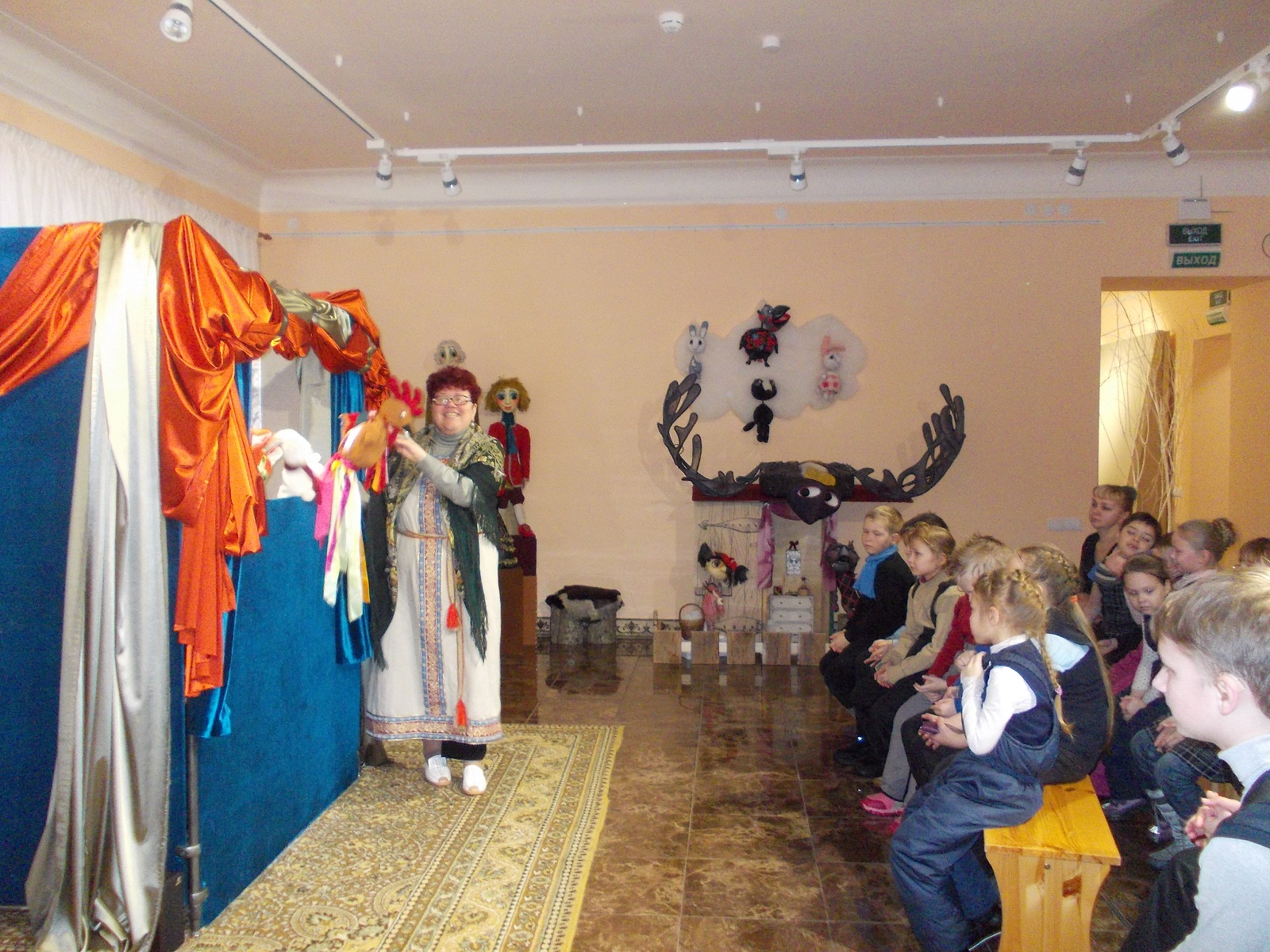 Игры  - веснянками и  кукольный театр «Заюшкина избушка».