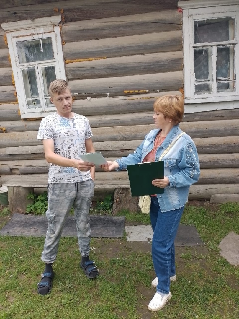 Выезд в семьи, состоящие на социальном сопровождении в отделении по работе с семьёй и детьми.