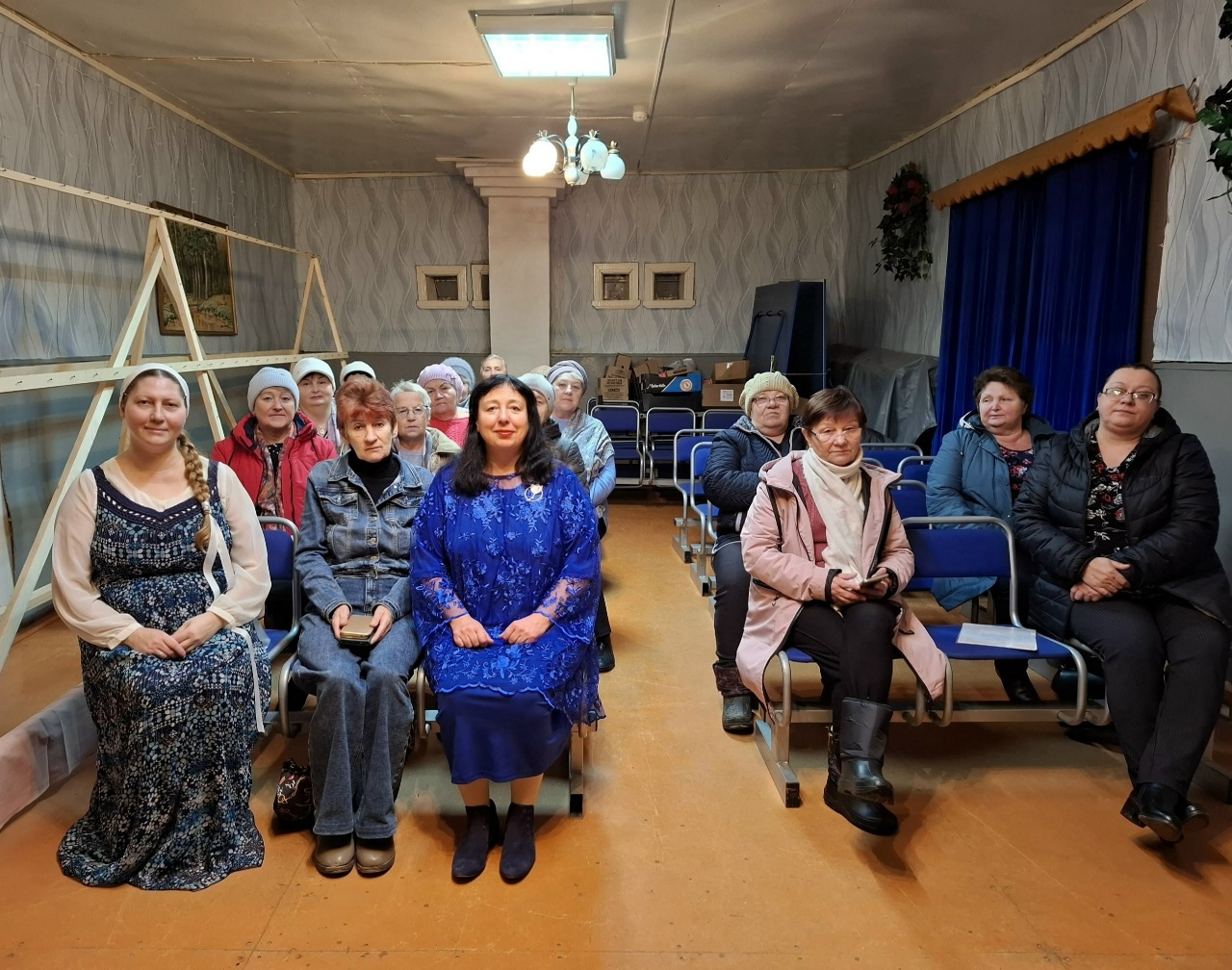 13 ноября руководитель центра активного долголетия «Забота» Емеличева Ольга Александровна наградила благодарностями волонтеров Ивановоборского филиала, занятых на плетении маскировочных сетей.