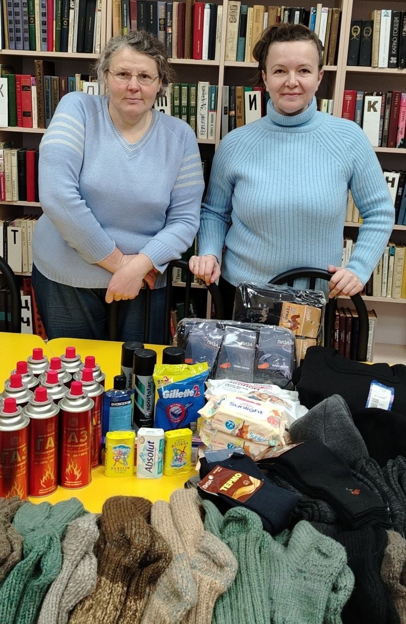 Руководитель Волокославинского филиала центра активного долголетия «Забота» сообщает, что она, совместно с библиотекарем Волокославинской библиотеки, организовала благотворительную акцию «Новогодний подарок солдату».