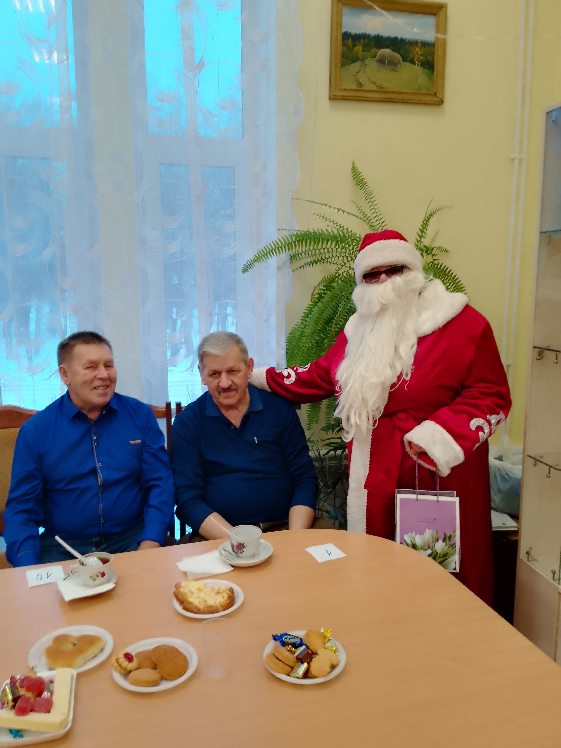 Культурно-досуговое мероприятие «Новогодняя волна» прошло в центре активного долголетия «Забота»