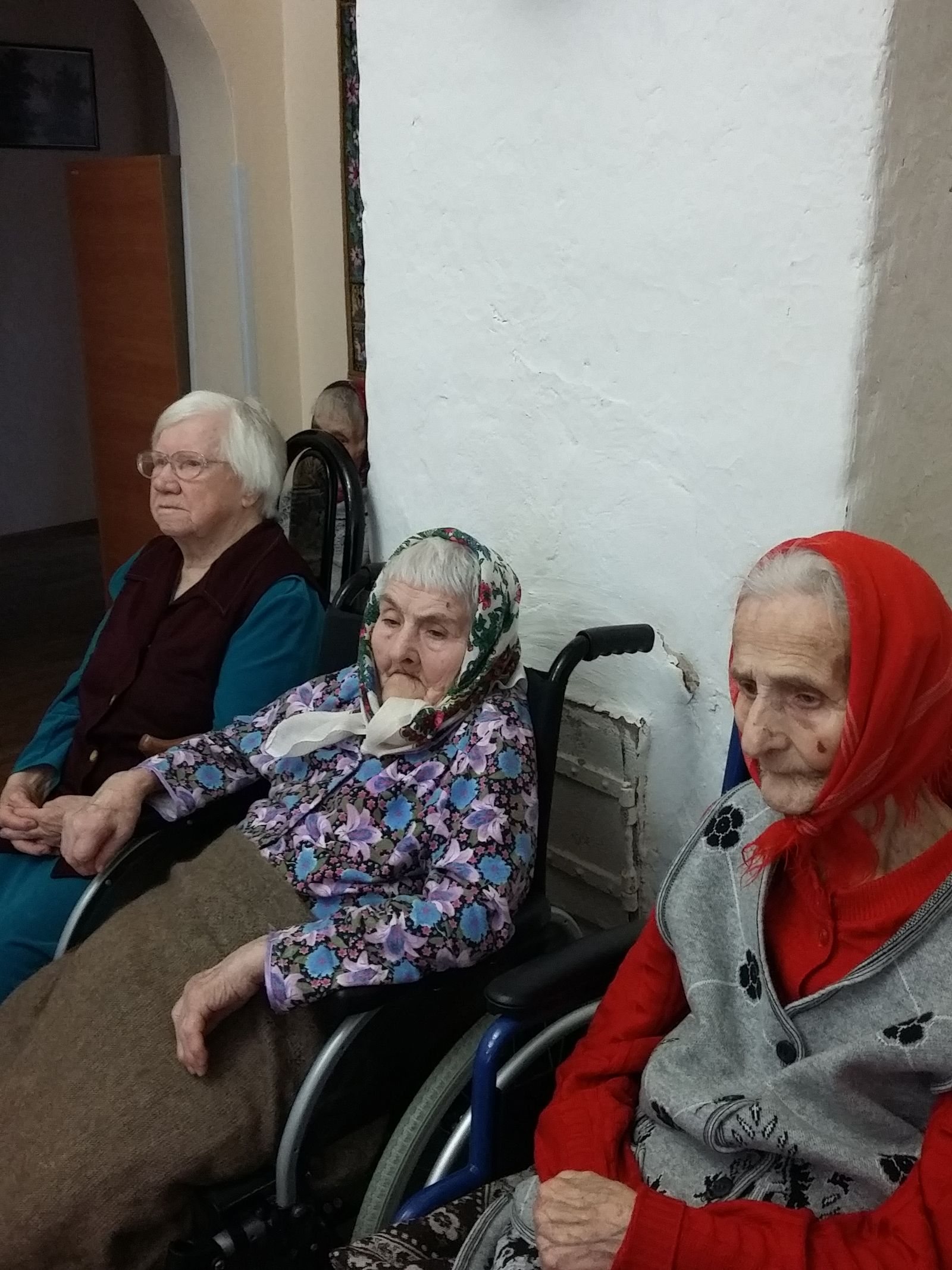 Визиты вежливости ко Дню памяти и скорби.