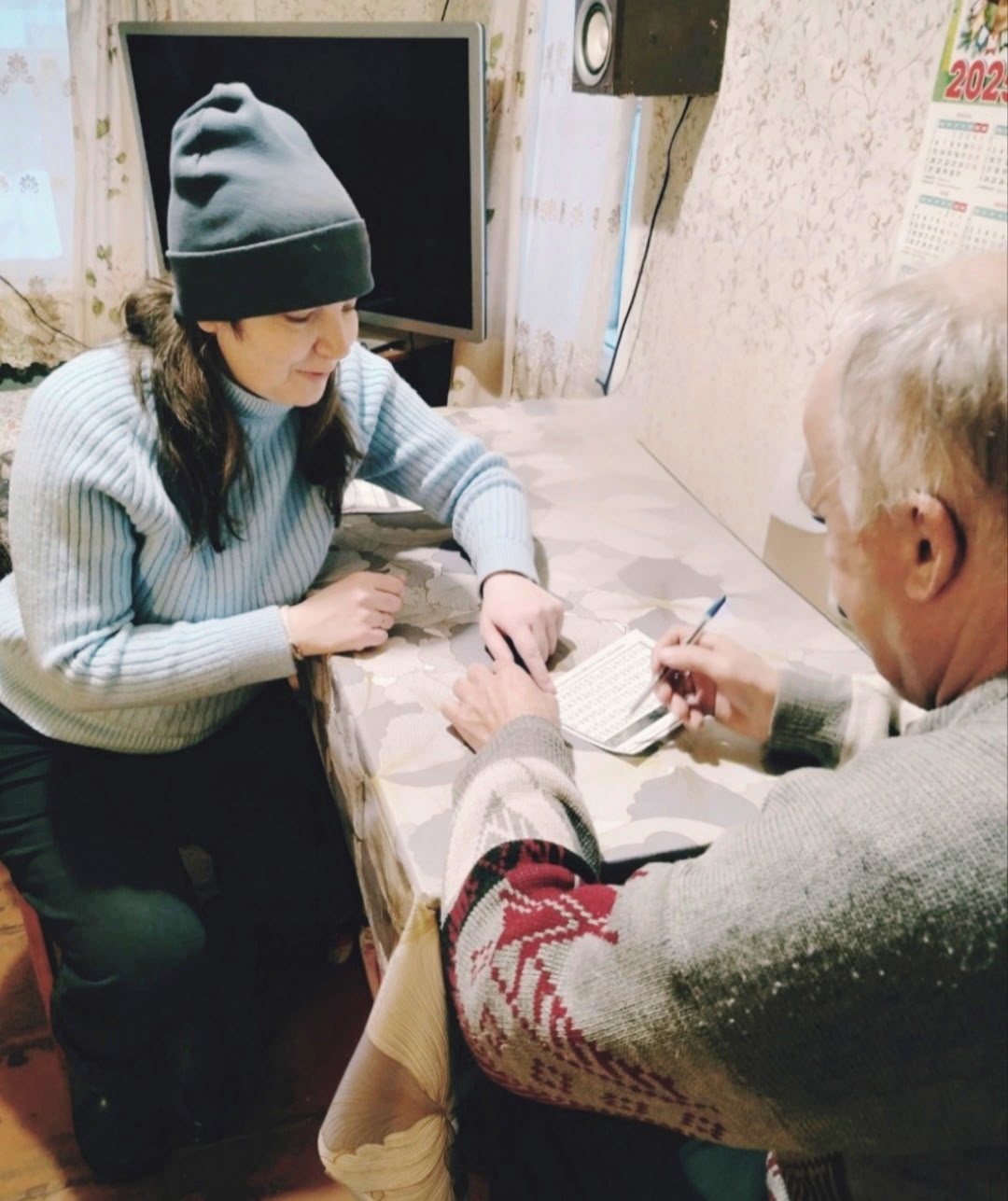  Часто пожилые люди сталкиваются с чувством одиночества и изоляции, которые могут стать причинами развития депрессий и тревожных расстройств,  ускоренного ухудшения когнитивных способностей,  нарушения сна и аппетита и роста числа хронических заболеваний.