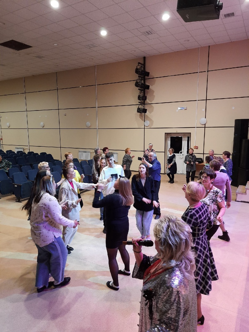 Ретро-дискотека «Как прекрасен этот мир!».