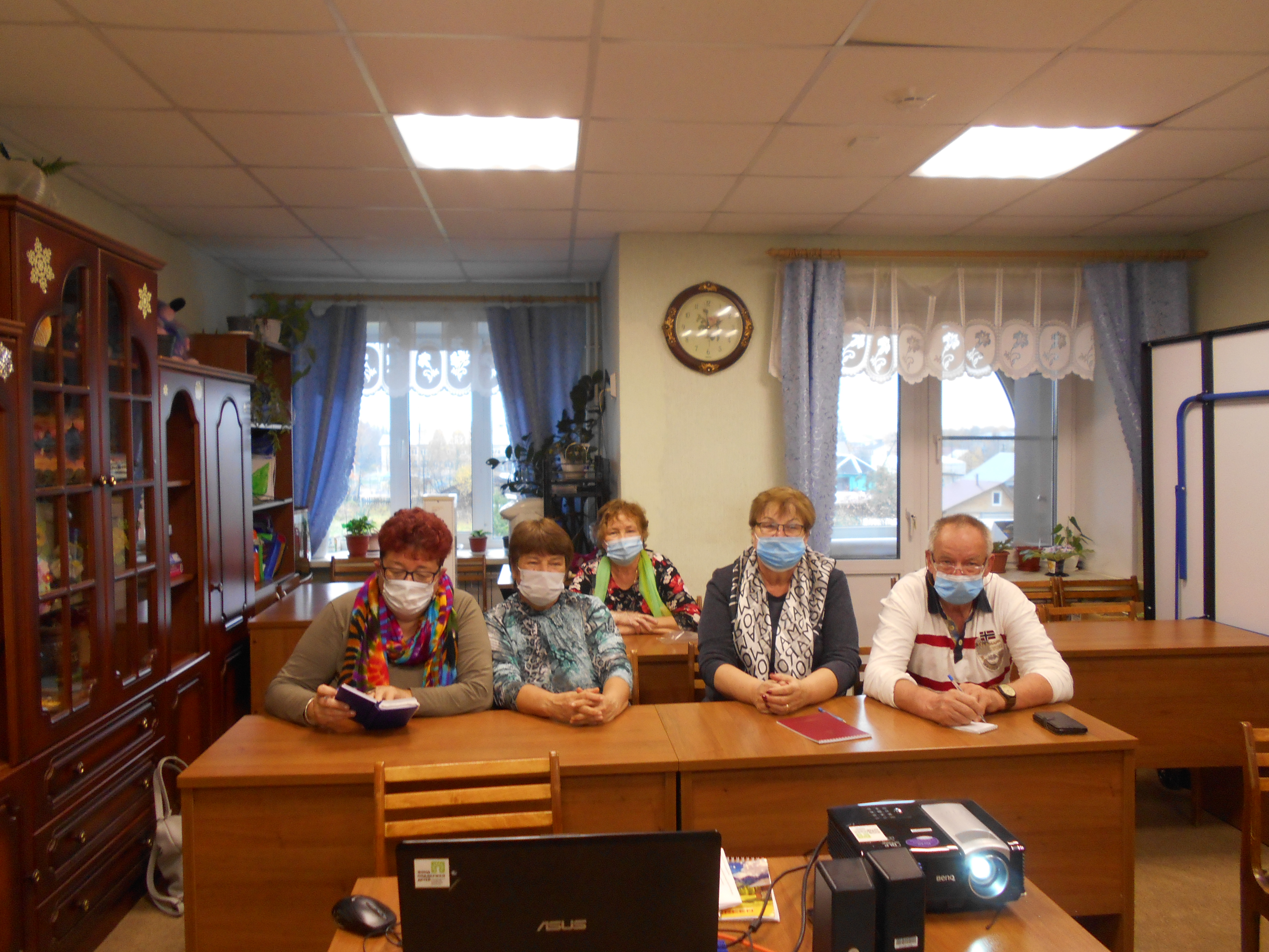 Онлайн-занятие по финансовой грамотности «Банковские услуги.  Выбираем банк в помощники»