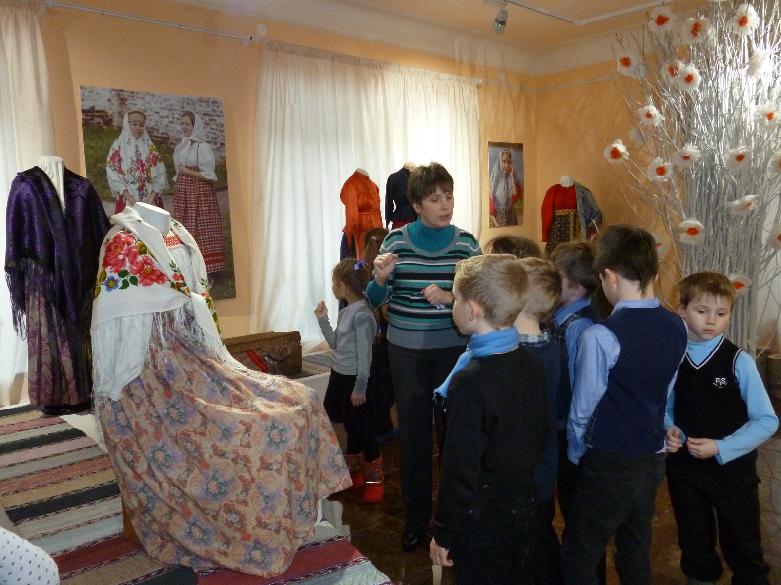 Выставка «Народный костюм»