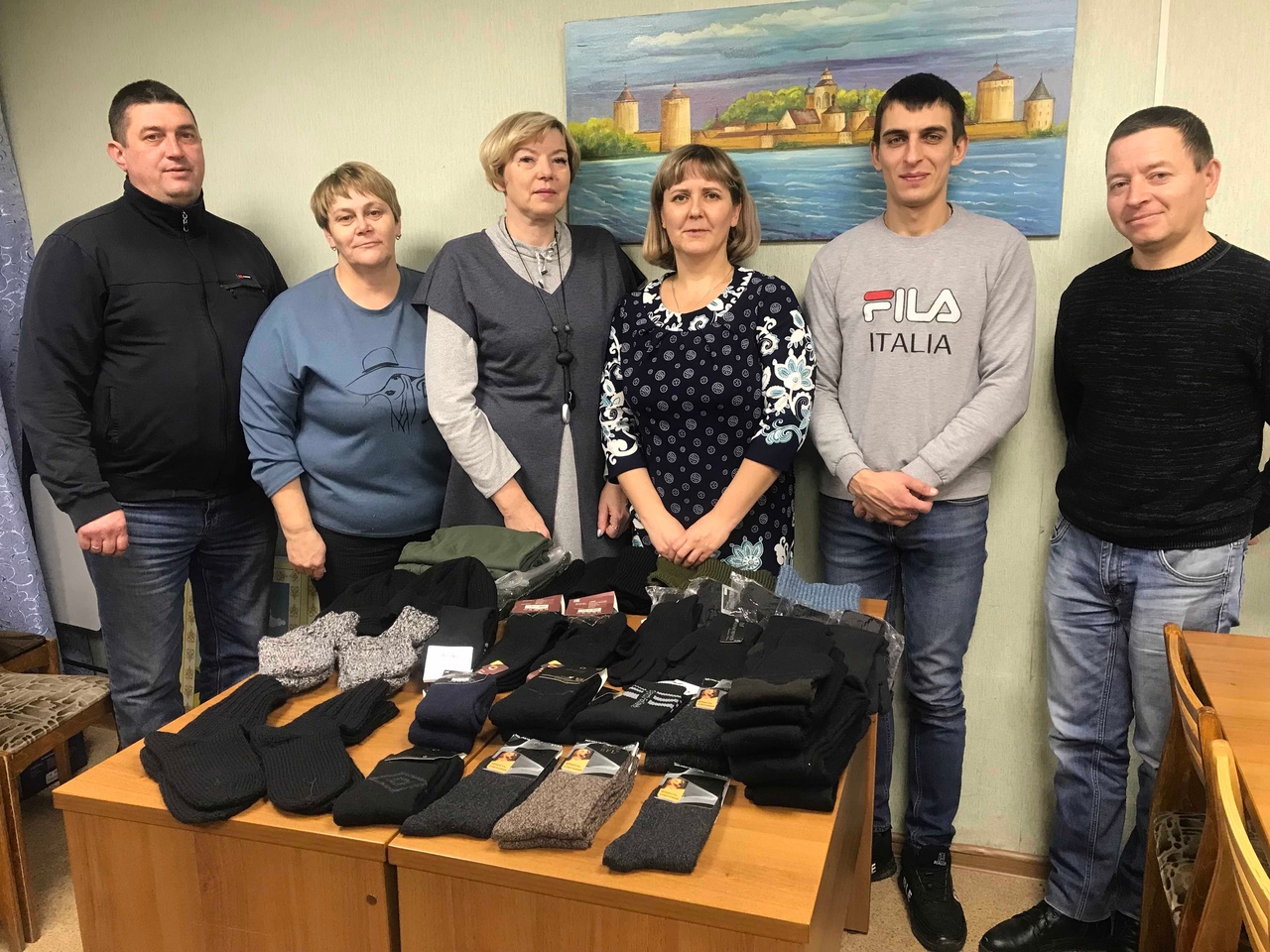 Продолжается акция по сбору теплых вещей